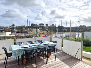 Charming Breton holiday home right by the sea